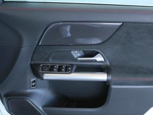 Mercedes-Benz GLA GLA200 Progressive - Image 11