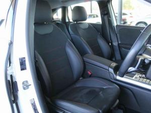 Mercedes-Benz GLA GLA200 Progressive - Image 16