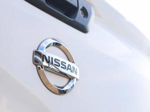 Nissan Navara 2.5DDTi double cab SE Plus auto - Image 17