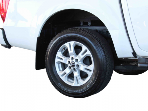 Nissan Navara 2.5DDTi double cab SE Plus auto - Image 19