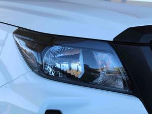 Nissan Navara 2.5DDTi double cab SE Plus auto - Image 6