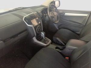 Isuzu D-MAX 300 LX automatic D/C - Image 3