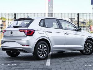 Volkswagen Polo hatch 1.0TSI Life manual - Image 8