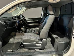 Toyota Hilux 2.4GD-6 Xtra cab Raider manual - Image 17