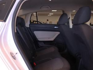 Volkswagen Polo sedan 1.6 manual - Image 10