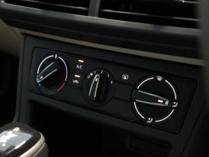 Volkswagen Polo sedan 1.6 manual - Image 14