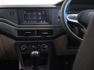 Volkswagen Polo sedan 1.6 manual - Image 17