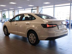 Volkswagen Polo sedan 1.6 manual - Image 9