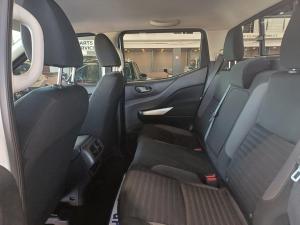 Nissan Navara 2.5DDTi double cab SE auto - Image 15