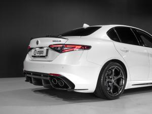 Alfa Romeo Giulia Quadrifoglio - Image 9