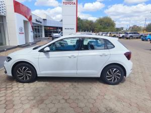 Volkswagen Polo hatch 1.0TSI Life auto - Image 27