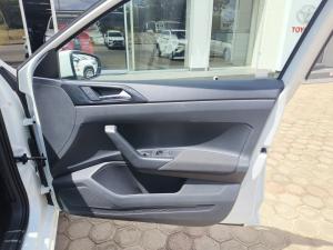 Volkswagen Polo hatch 1.0TSI Life auto - Image 31