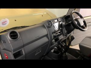 Toyota Land Cruiser 79 4.2D double cab - Image 7