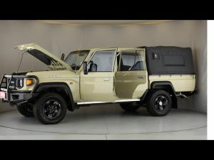 Toyota Land Cruiser 79 4.2D double cab - Image 12