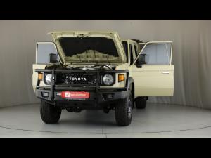 Toyota Land Cruiser 79 4.2D double cab - Image 13