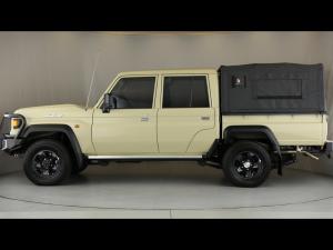 Toyota Land Cruiser 79 4.2D double cab - Image 17