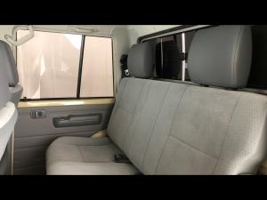 Toyota Land Cruiser 79 4.2D double cab - Image 21