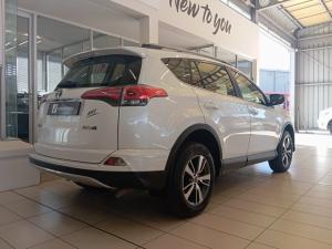 Toyota RAV4 2.0 GX - Image 2
