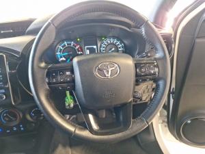 Toyota Hilux 2.8GD-6 Xtra cab 4x4 Legend manual - Image 8