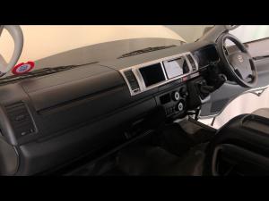 Toyota Hiace 2.5D-4D bus 14-seater GL - Image 7