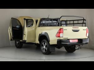 Toyota Hilux 2.4GD-6 Xtra cab Raider manual - Image 10