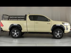 Toyota Hilux 2.4GD-6 Xtra cab Raider manual - Image 3
