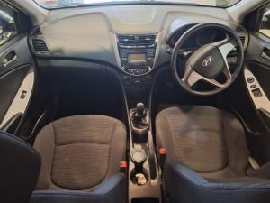 Hyundai Accent sedan 1.6 Motion - Image 4
