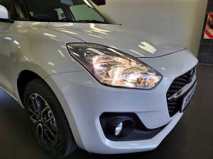 Suzuki Swift 1.2 GLX manual - Image 2