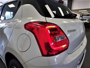 Suzuki Swift 1.2 GLX manual - Image 6
