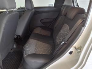 Chevrolet Spark 1.2 LS Black&White Edition - Image 10