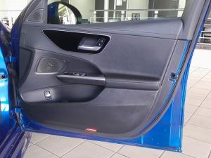 Mercedes-Benz C-Class C200 Avantgarde - Image 9