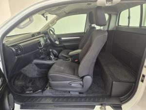 Toyota Hilux 2.4GD-6 Xtra cab Raider manual - Image 7