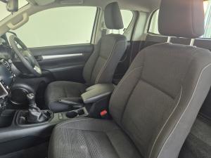 Toyota Hilux 2.4GD-6 Xtra cab Raider manual - Image 12