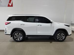 Toyota Fortuner 2.4GD-6 4x4 - Image 3