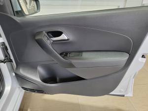 Volkswagen Polo Vivo hatch 1.6 Comfortline auto - Image 24