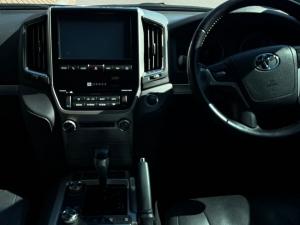 Toyota Land Cruiser 200 4.5D-4D V8 VX-R - Image 10