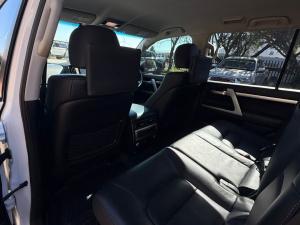 Toyota Land Cruiser 200 4.5D-4D V8 VX-R - Image 11