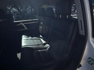 Toyota Land Cruiser 200 4.5D-4D V8 VX-R - Image 12