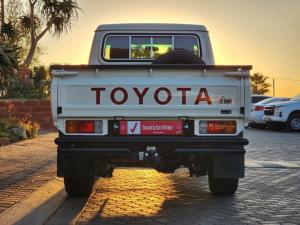Toyota Land Cruiser 79 2.8GD-6 single cab auto - Image 5