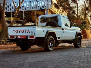 Toyota Land Cruiser 79 2.8GD-6 single cab auto - Image 2