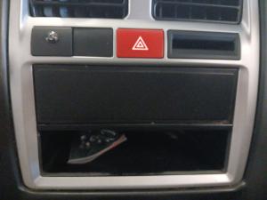 Hyundai H-100 Bakkie 2.6D deck - Image 13