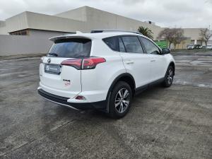 Toyota RAV4 2.2D-4D AWD GX - Image 2