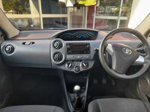 Toyota Etios sedan 1.5 Sprint - Image 6