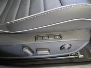 Volkswagen Golf 1.4 TSI R-LINE + Tiptronic - Image 17