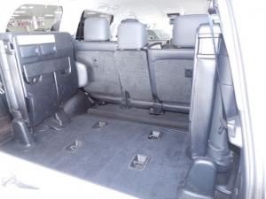 Toyota Land Cruiser 200 4.5D-4D V8 VX-R - Image 2