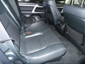 Toyota Land Cruiser 200 4.5D-4D V8 VX-R - Image 4