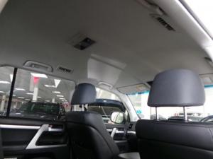 Toyota Land Cruiser 200 4.5D-4D V8 VX-R - Image 5