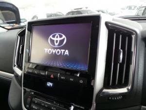Toyota Land Cruiser 200 4.5D-4D V8 VX-R - Image 6