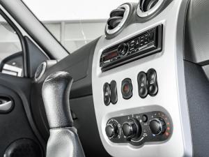 Nissan NP200 1.6i safety pack (aircon) - Image 13