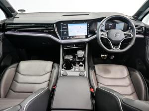 Volkswagen Touareg V6 TDI R-Line - Image 9